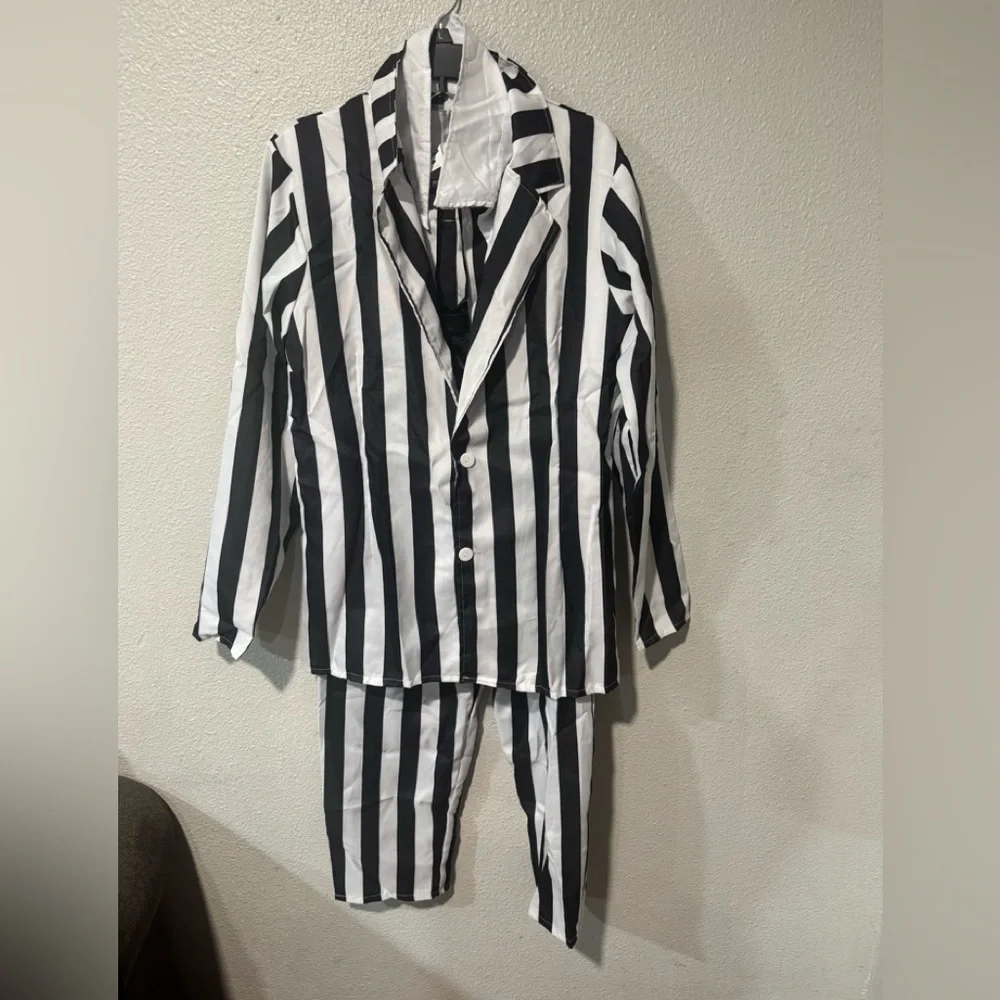 FUN SHACK  Beetlejuice Black and White Striped Suit Mens Halloween Costume M
